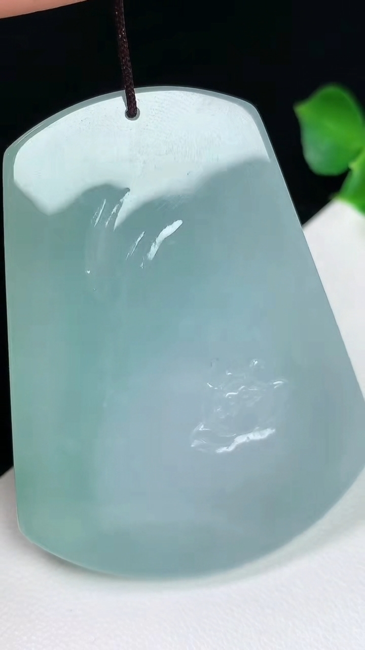 天然A货翡翠素衣观音吊坠，尺寸52-39.8-8，重量:35.71g
8月3日