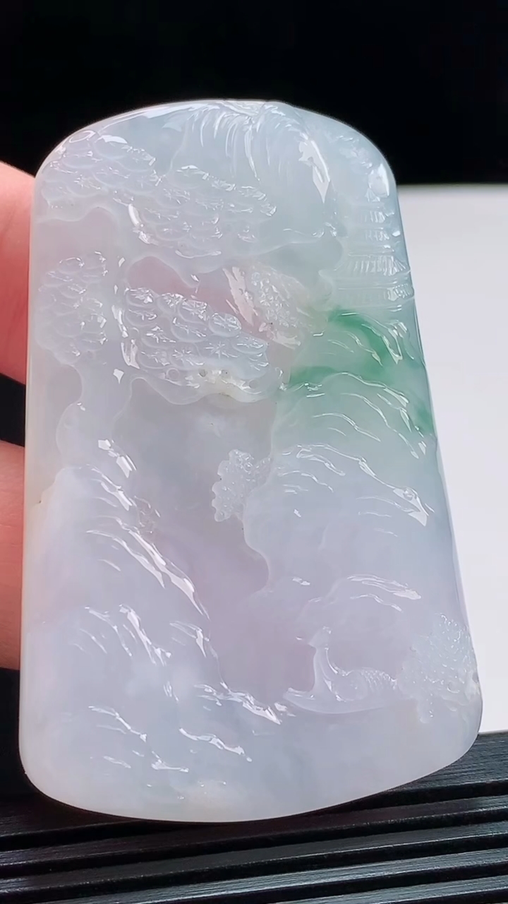 天然A货翡翠牌吊坠，尺寸59-37.5-5 重量:28.39g
8月3日