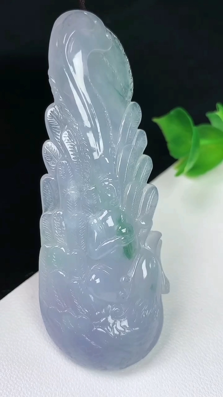 天然A货翡翠春带彩 紫罗兰御凤观音菩萨吊坠，尺寸69.9-24.5-9.3，重量:25.30g
8月
