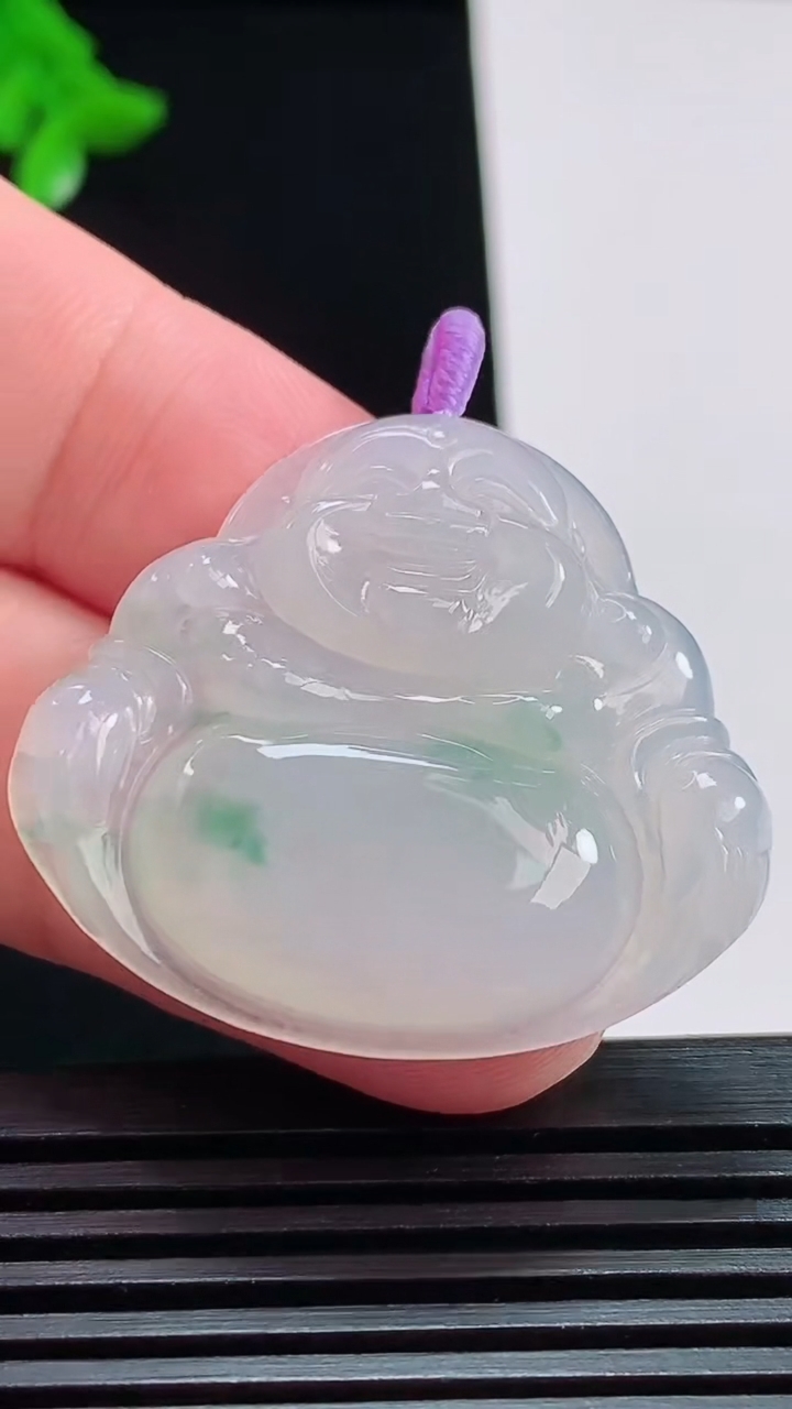 天然A货翡翠飘花佛公吊坠，尺寸32.6-35.6-5.2 重量:9.87g
8月3日