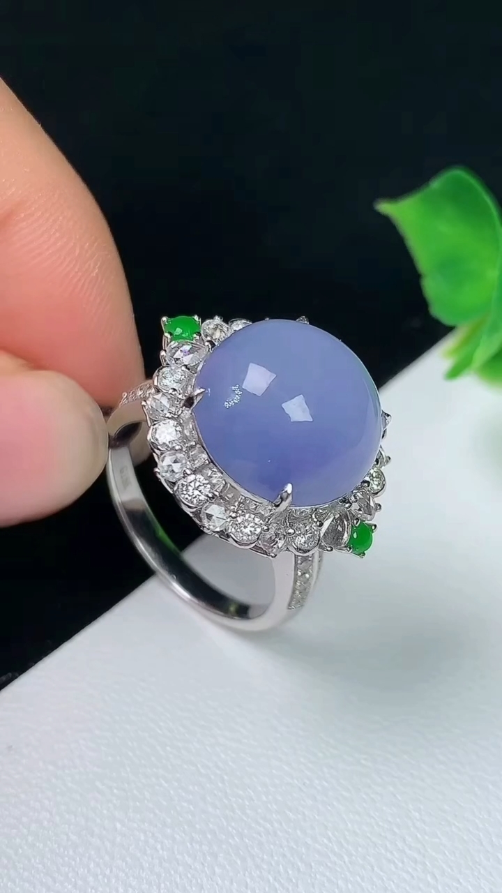 天然A货翡翠k金紫罗兰蛋面戒指，尺寸17.3-12.6，重量:7.63g2026年8月4日
工厂直销