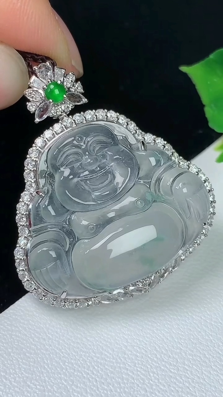 天然A货翡翠佛公吊坠，尺寸35-29.9-9，裸石22.6-26.5，重量:7.16g
8月4日