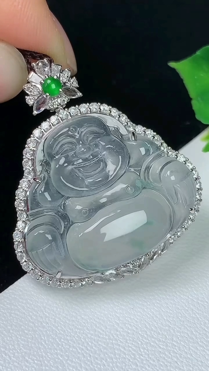 天然A货翡翠佛公吊坠，尺寸35-29.9-9，裸石22.6-26.5，重量:7.16g
8月4日