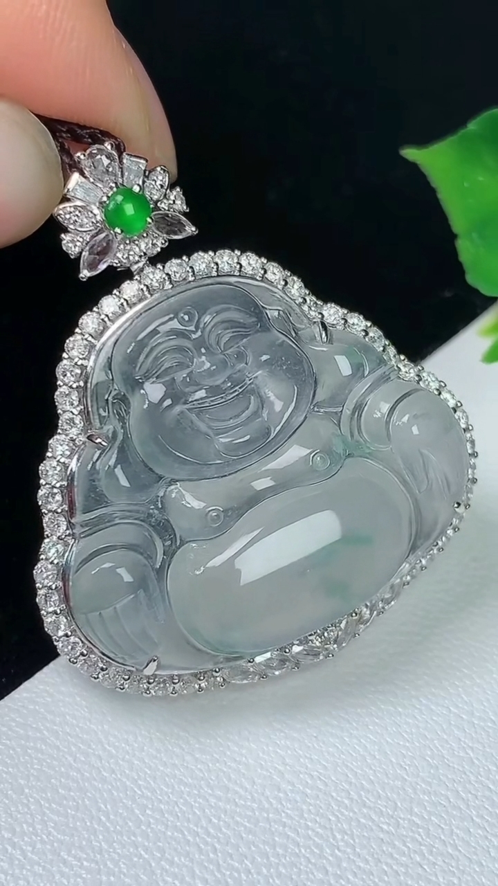 天然A货翡翠佛公吊坠，尺寸35-29.9-9，裸石22.6-26.5，重量:7.16g
8月4日