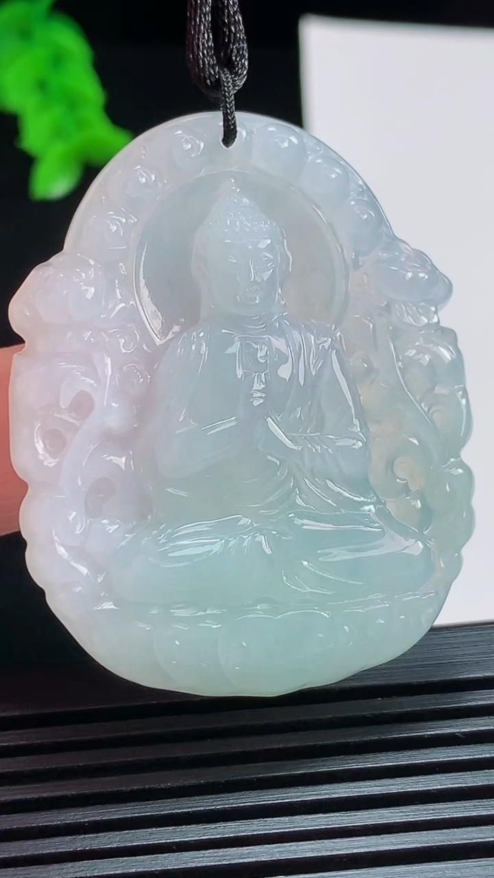 天然A货翡翠大日如来佛吊坠，尺寸48-38-5.6 重量:18.51g
8月6日