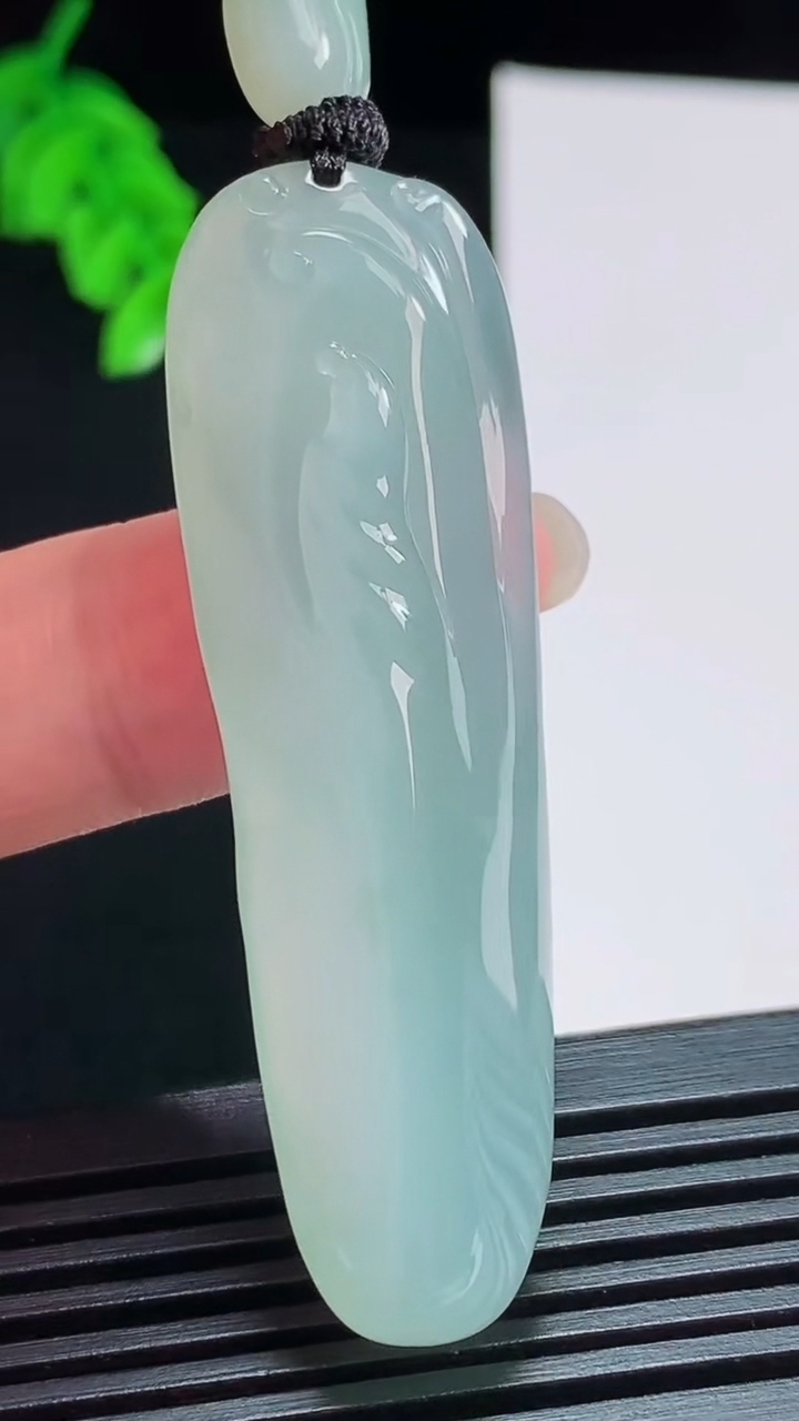 天然A货翡翠悟道佛吊坠，尺寸56.5-17.5-11 重量:23.92g
8月6日
