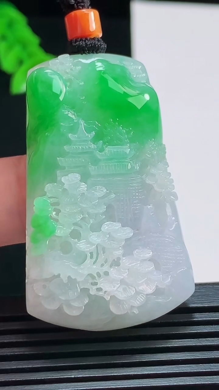 天然A货翡翠山水牌吊坠，尺寸45.6-28-10 重量:30.07g
8月6日