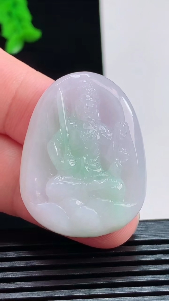 天然A货翡翠不动明王吊坠，尺寸36.2-28-5.5 重量:11.15g
8月6日