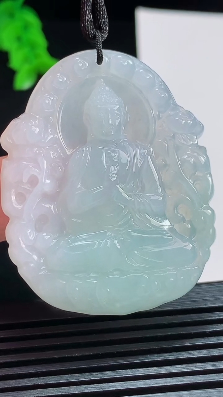 天然A货翡翠大日如来佛吊坠，尺寸48-38-5.6 重量:18.51g
8月6日