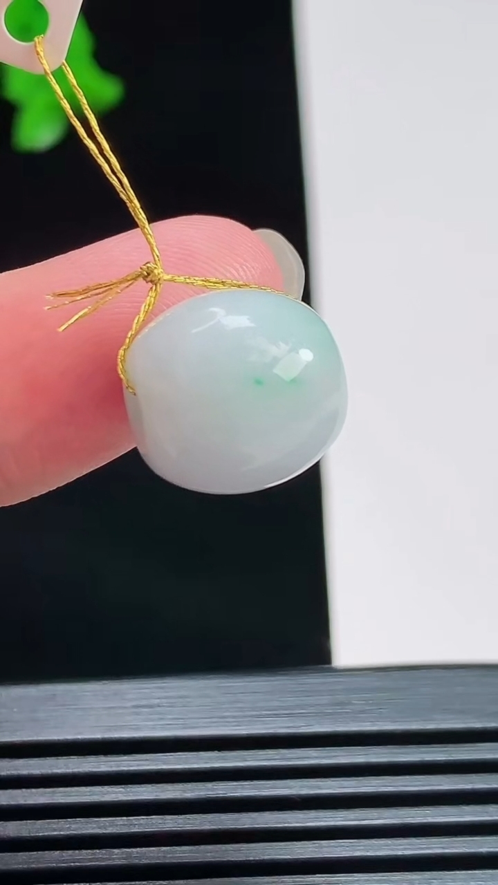 天然A货翡翠路路通吊坠，尺寸13-13 重量:4.39g
8月6日