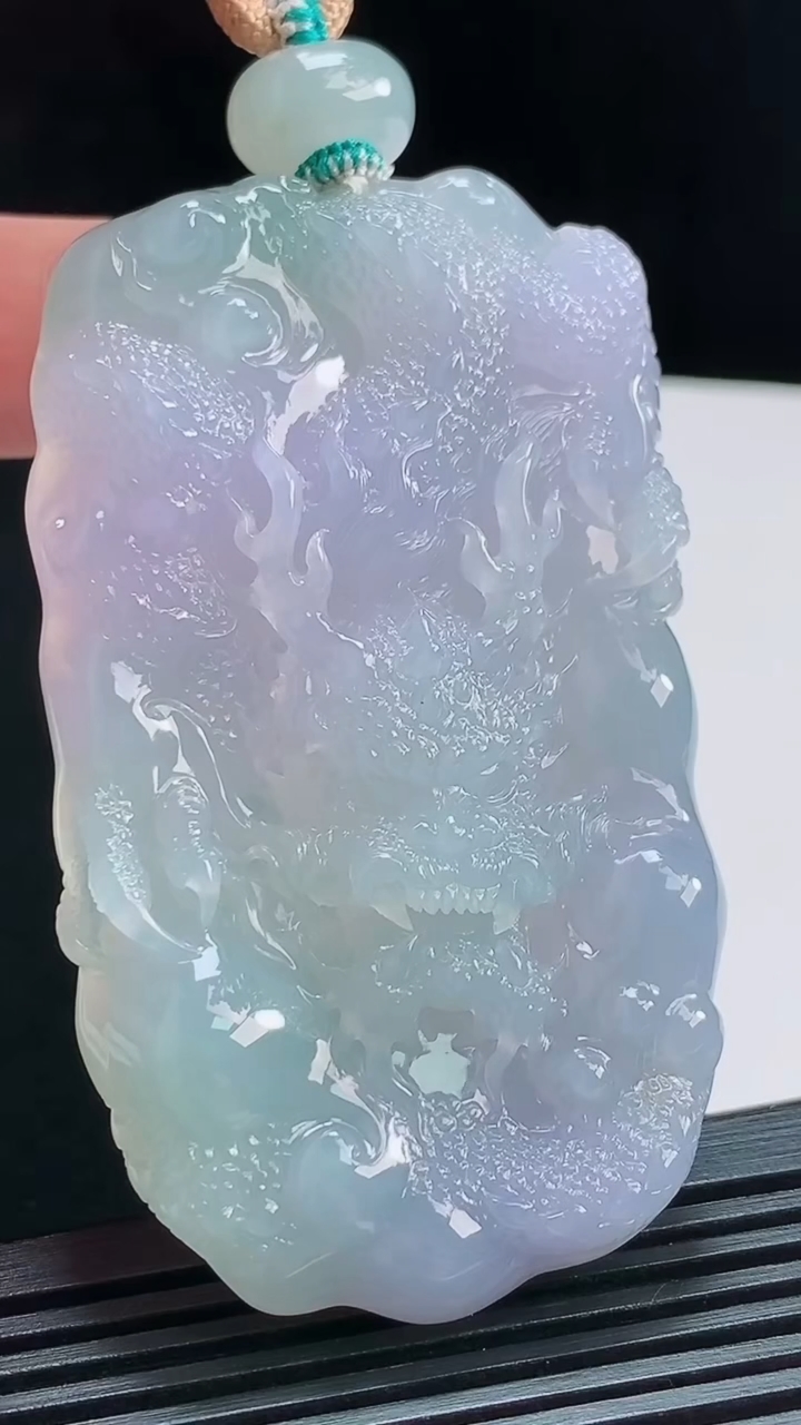 天然A货翡翠种紫罗兰龙牌吊坠，尺寸72-40.5-11.5 重量:68.56g
8月6日