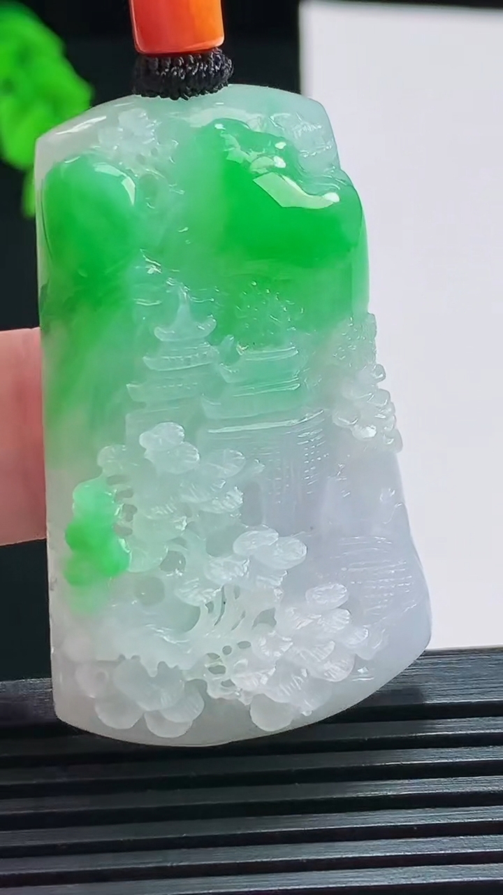 天然A货翡翠山水牌吊坠，尺寸45.6-28-10 重量:30.07g
8月6日