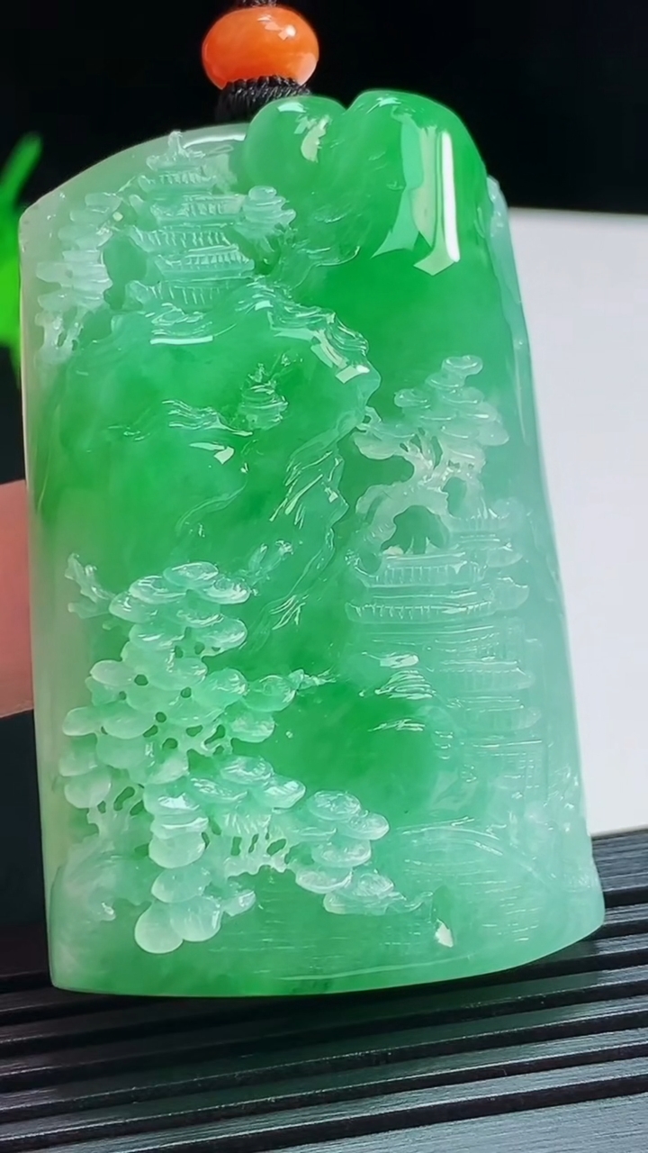 天然A货翡翠山水牌吊坠，尺寸57-36-13.8 重量:59.35g
8月6日