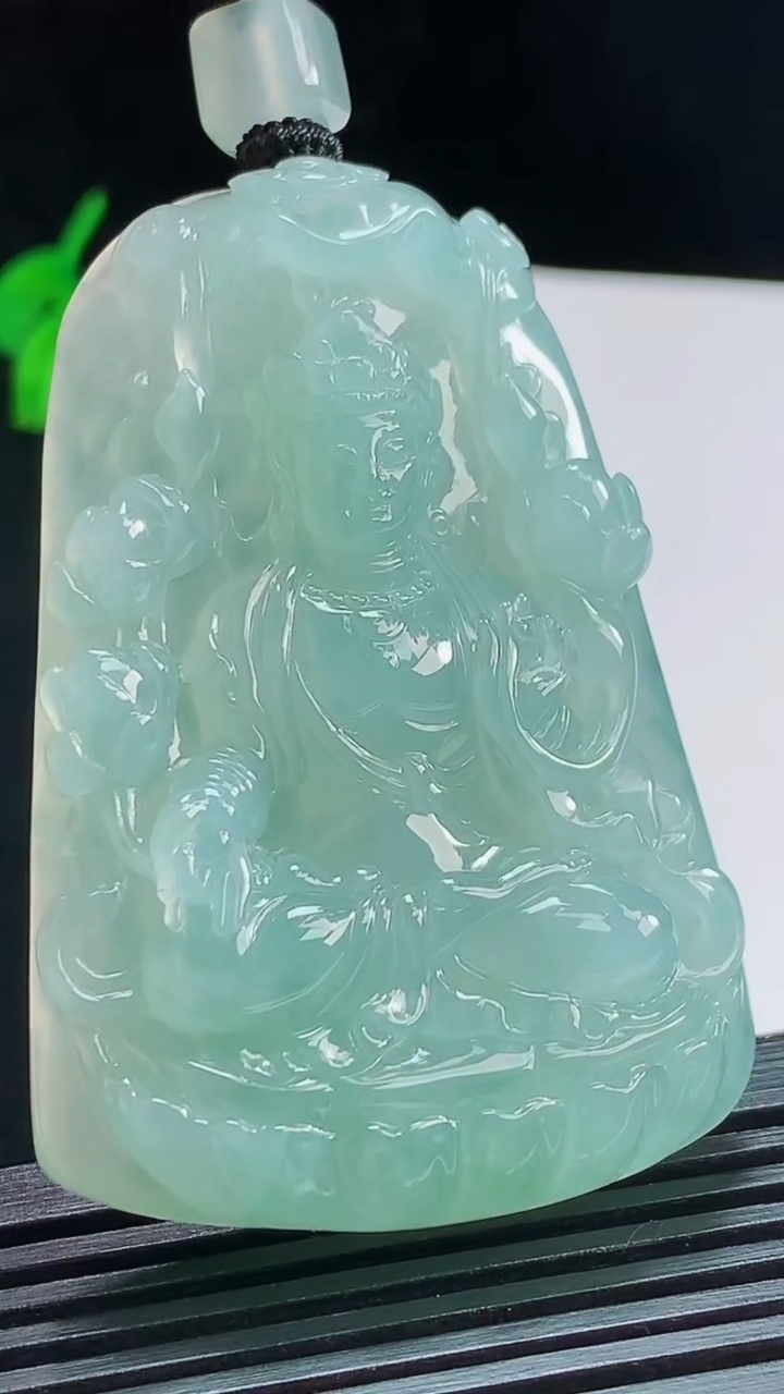 天然A货翡翠大势至菩萨吊坠，尺寸58.6-40-11 重量:54.17g
8月6日