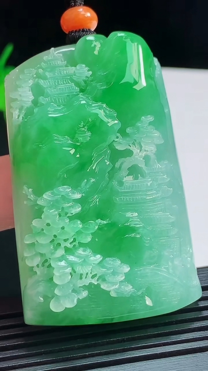 天然A货翡翠山水牌吊坠，尺寸57-36-13.8 重量:59.35g
8月6日