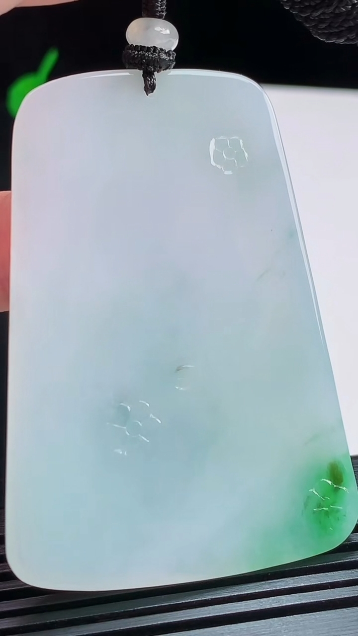 天然A货翡翠文殊菩萨吊坠，尺寸61-42.6-5.2 重量:34.46g
8月6日