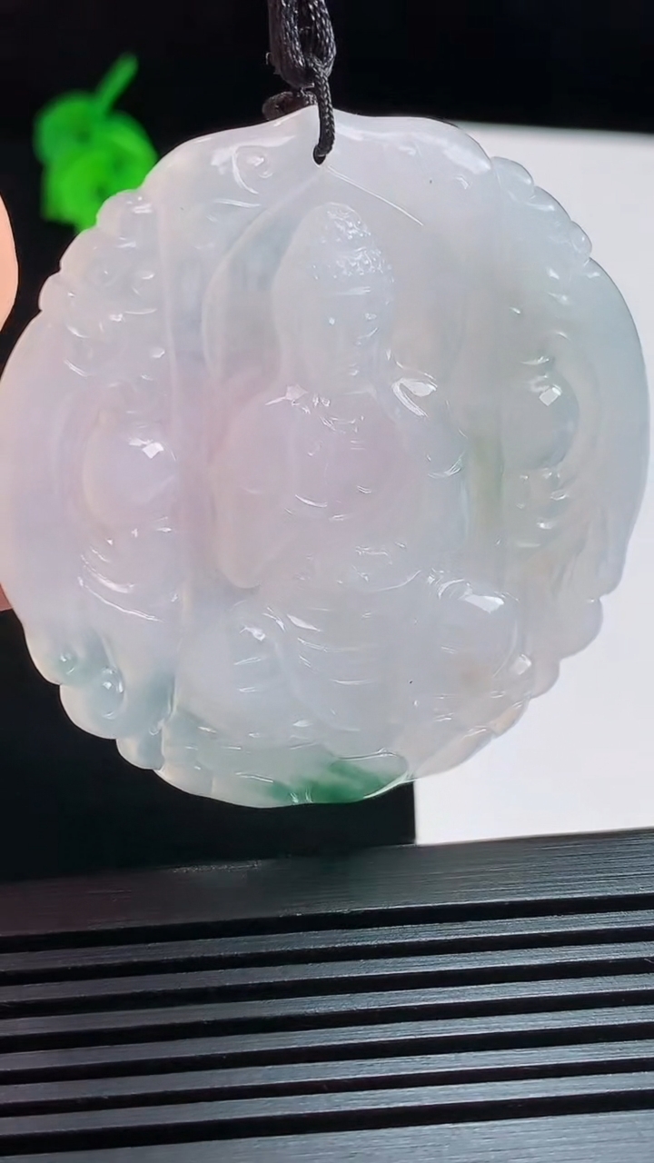 天然A货翡翠飘花阿弥陀佛吊坠，尺寸52-50-5 重量:24.08g
8月6日