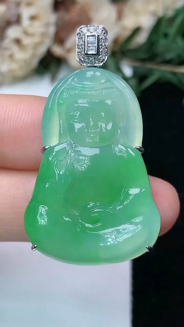 天然A货翡翠观音菩萨吊坠，尺寸32.3-22.5-7，重量:7.57g
8月7日