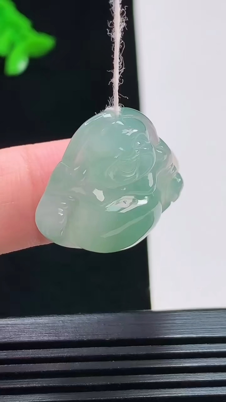 天然A货翡翠佛公吊坠，尺寸22.5-23.5-7 重量:6.18g
8月7日