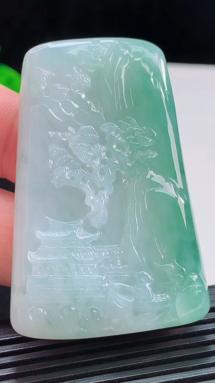 天然A货翡翠山水牌吊坠，尺寸57-37-8.5 重量:45.76g
8月7日