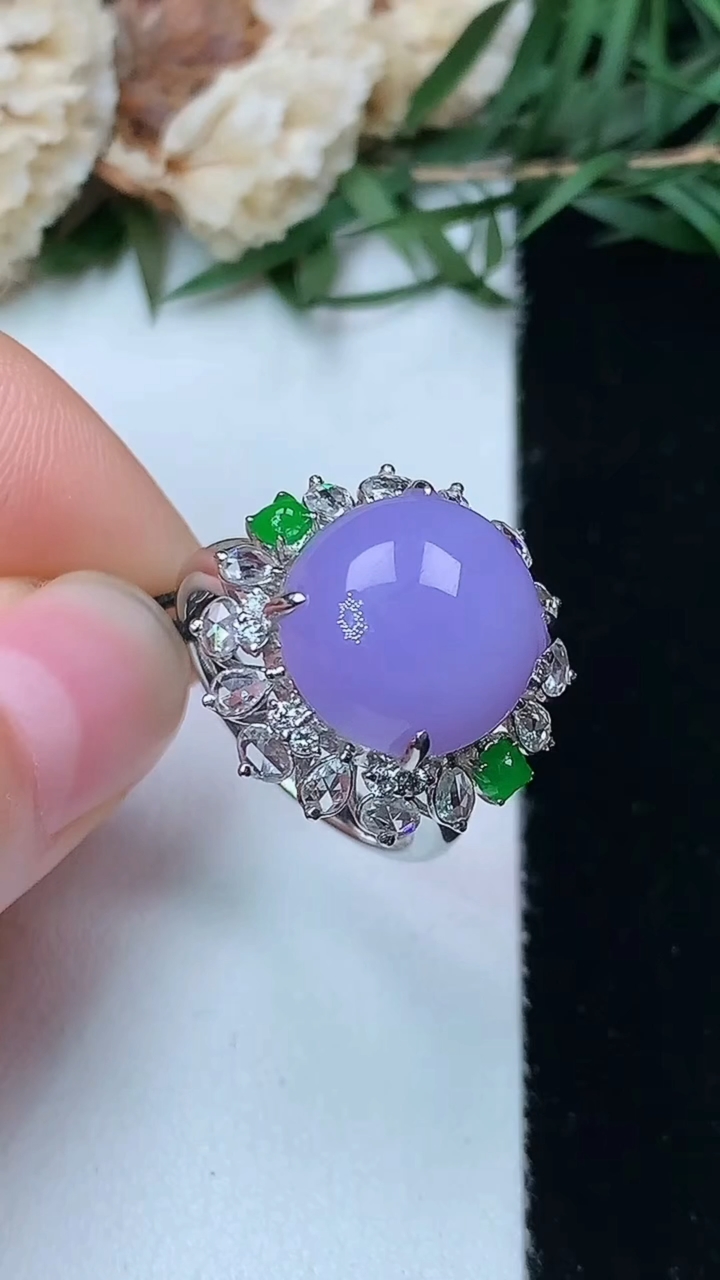 天然A货翡翠k金紫罗兰蛋面戒指，尺寸17.4-12.4-12，重量:6.02g2026年8月7日
工
