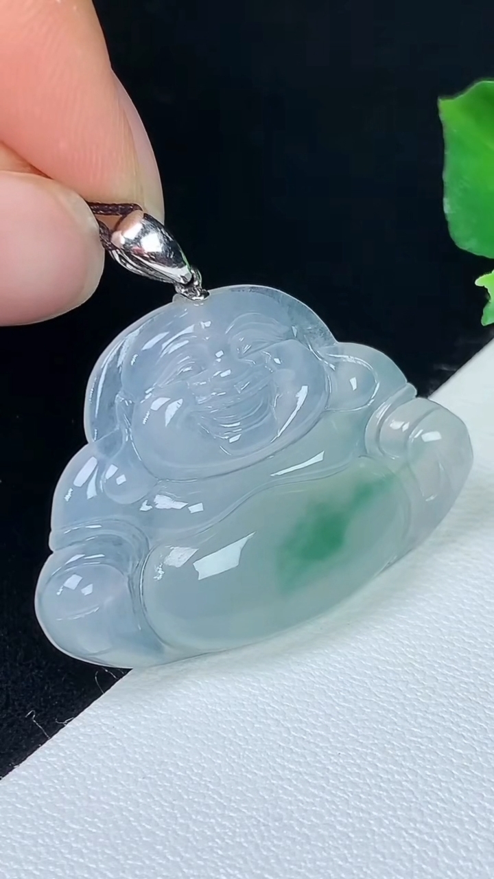 天然A货翡翠佛公吊坠，尺寸22.3-32.3-4.4，重量:5.47g
8月7日