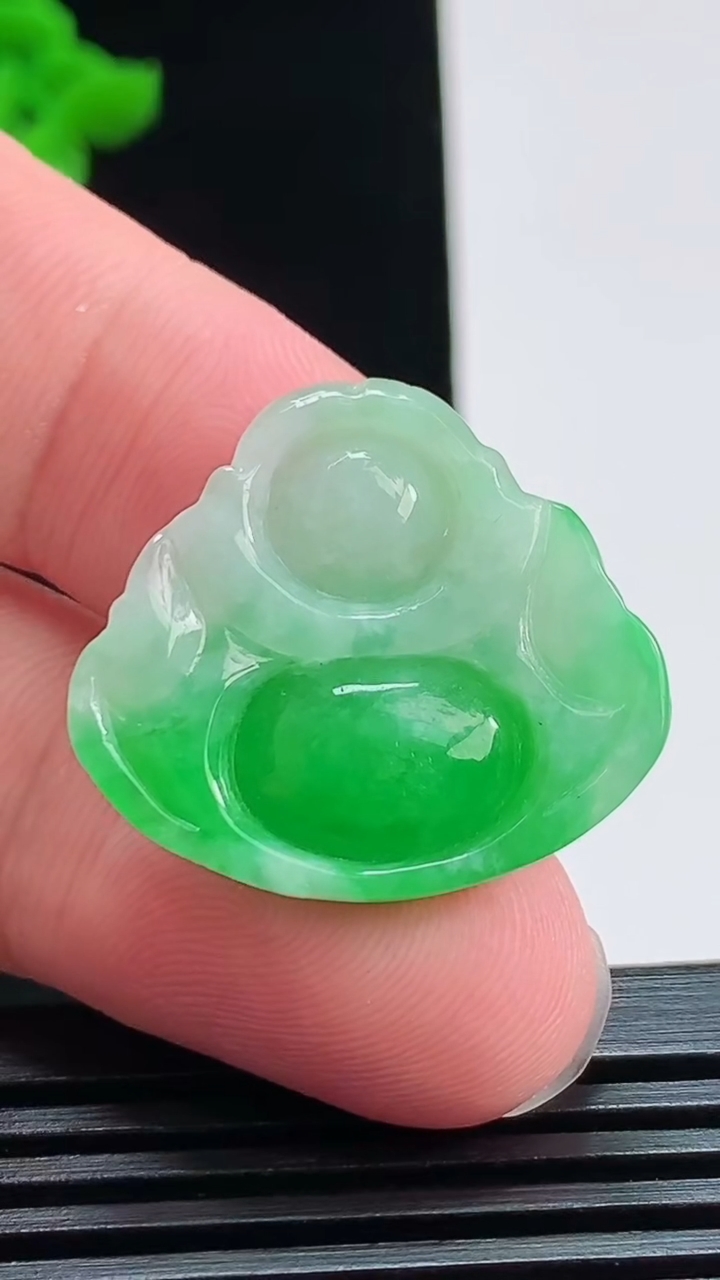 天然A货翡翠佛公吊坠，尺寸24-27-5 重量:4.60g
8月7日