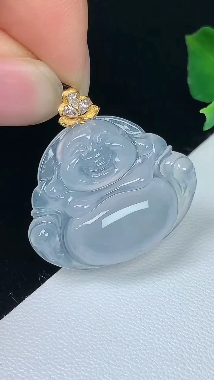 天然A货翡翠白冰佛公吊坠，尺寸21-27-4.9，重量:4.49g
8月7日