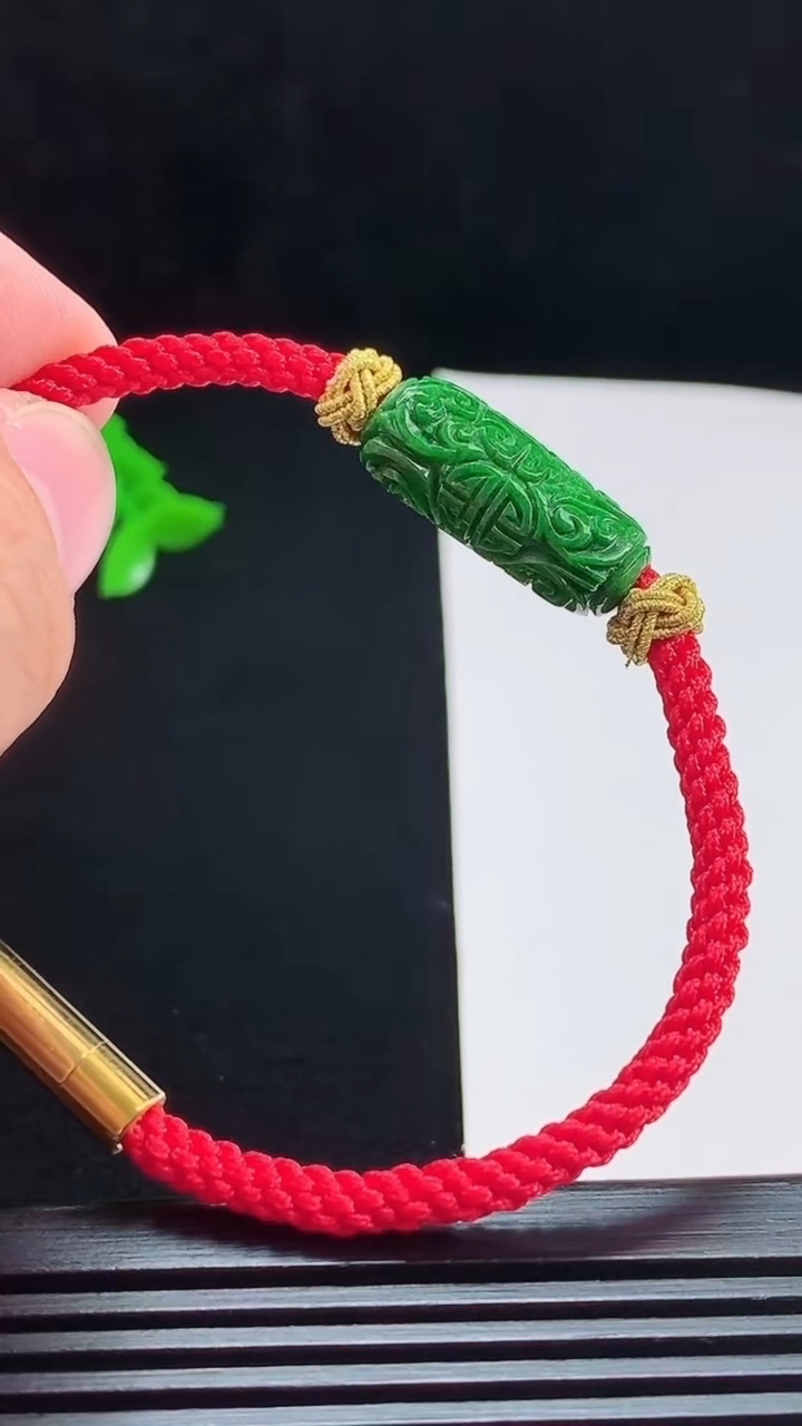 天然A货翡翠仿古路路通手绳，尺寸20.5-10-8 重量:6.31g
8月7日