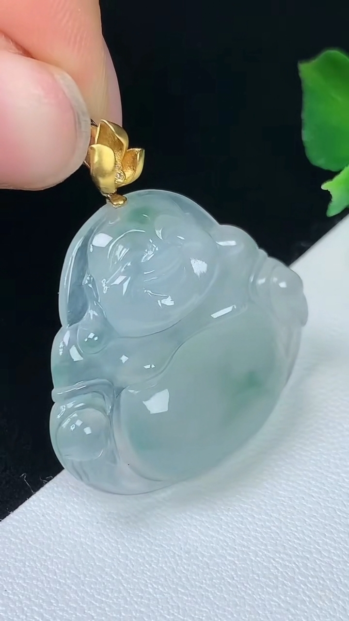 天然A货翡翠佛公吊坠，尺寸25.7-30.5-5.5，重量:6.89g
8月7日