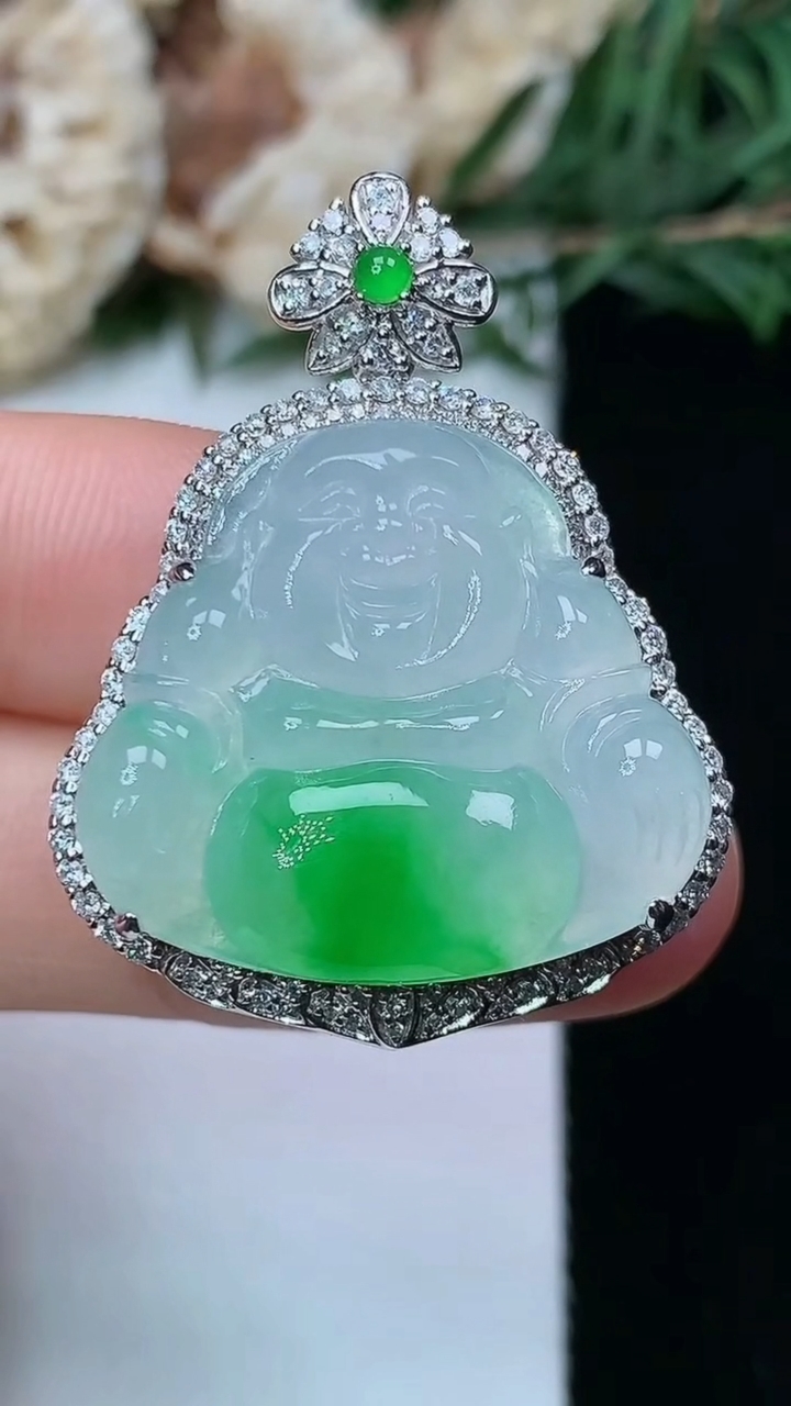 天然A货翡翠佛公吊坠，尺寸34.8-26.6-10.8，裸石21.4-24，重量:11.84g
8月