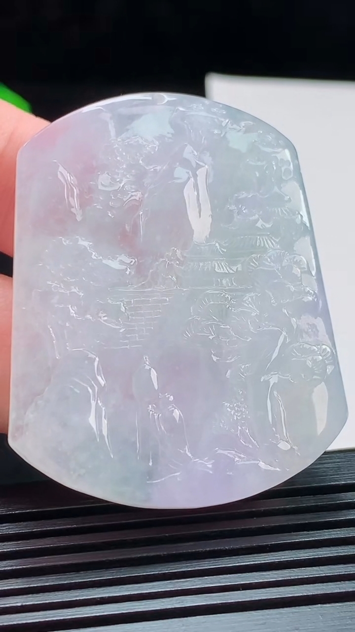 天然A货翡翠牌吊坠，尺寸49-39-5.2 重量:24.48g
8月7日