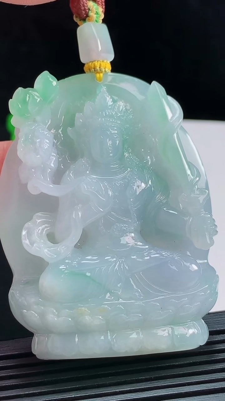 天然A货翡翠虚空藏菩萨吊坠，尺寸63-48.3-13 重量:81.28g
8月7日