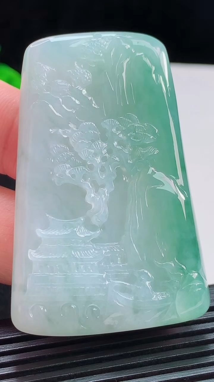 天然A货翡翠山水牌吊坠，尺寸57-37-8.5 重量:45.76g
8月7日