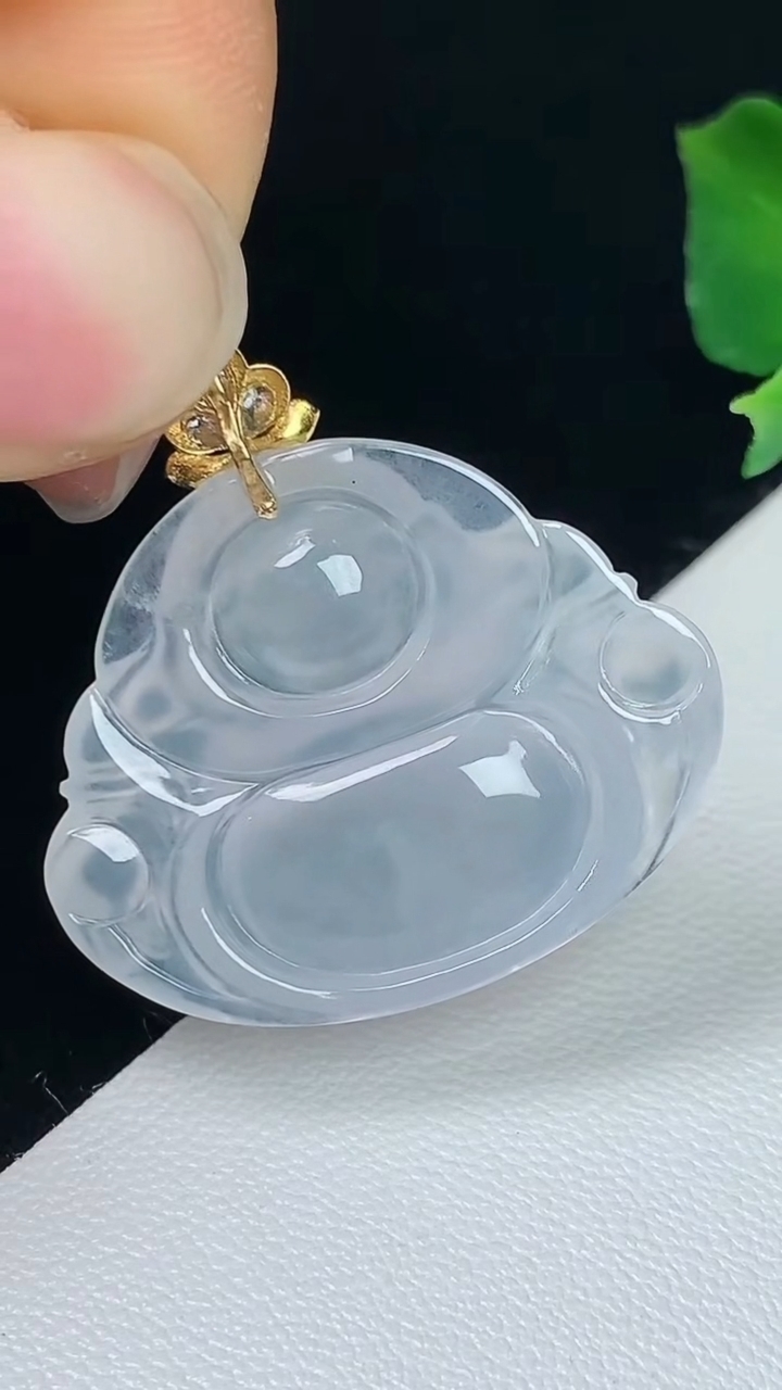 天然A货翡翠白冰佛公吊坠，尺寸21-27-4.9，重量:4.49g
8月7日