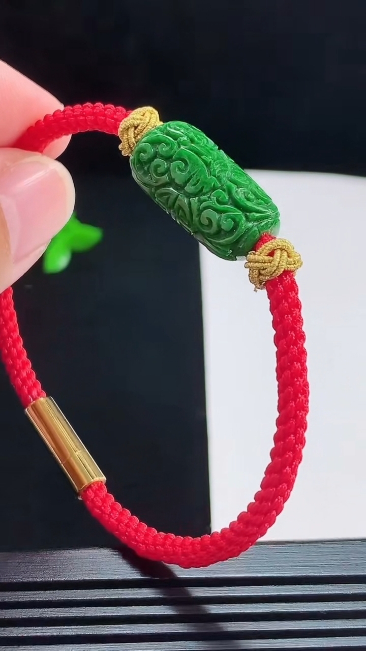 天然A货翡翠仿古路路通手绳，尺寸20.5-10-8 重量:6.31g
8月7日