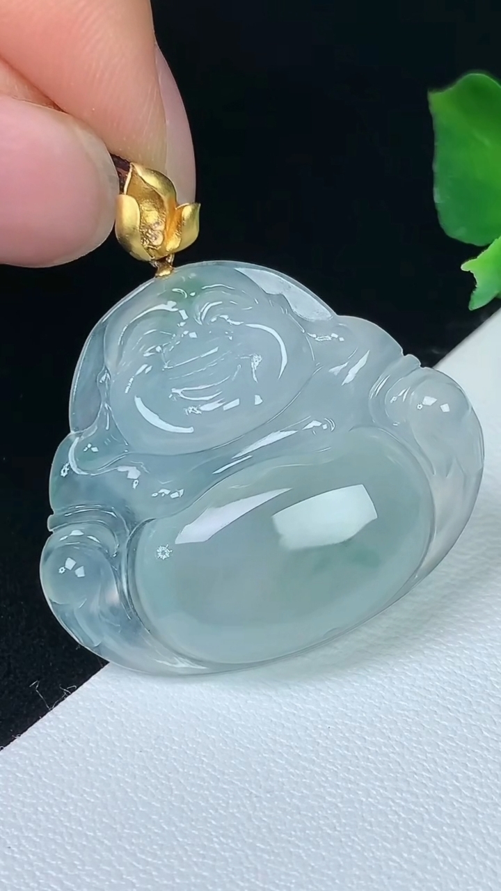 天然A货翡翠佛公吊坠，尺寸25.7-30.5-5.5，重量:6.89g
8月7日