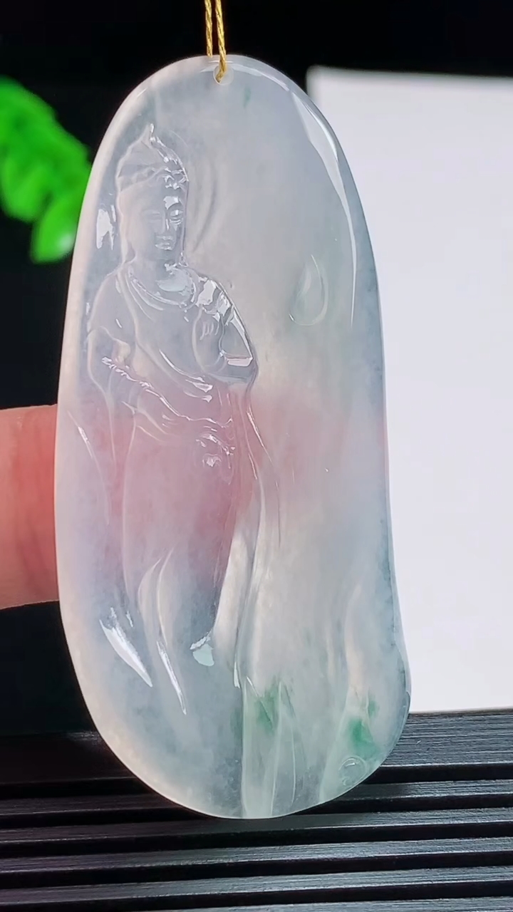 天然A货翡翠冰种飘花观音菩萨吊坠，尺寸56-25.2-4 重量:12.74g
8月7日