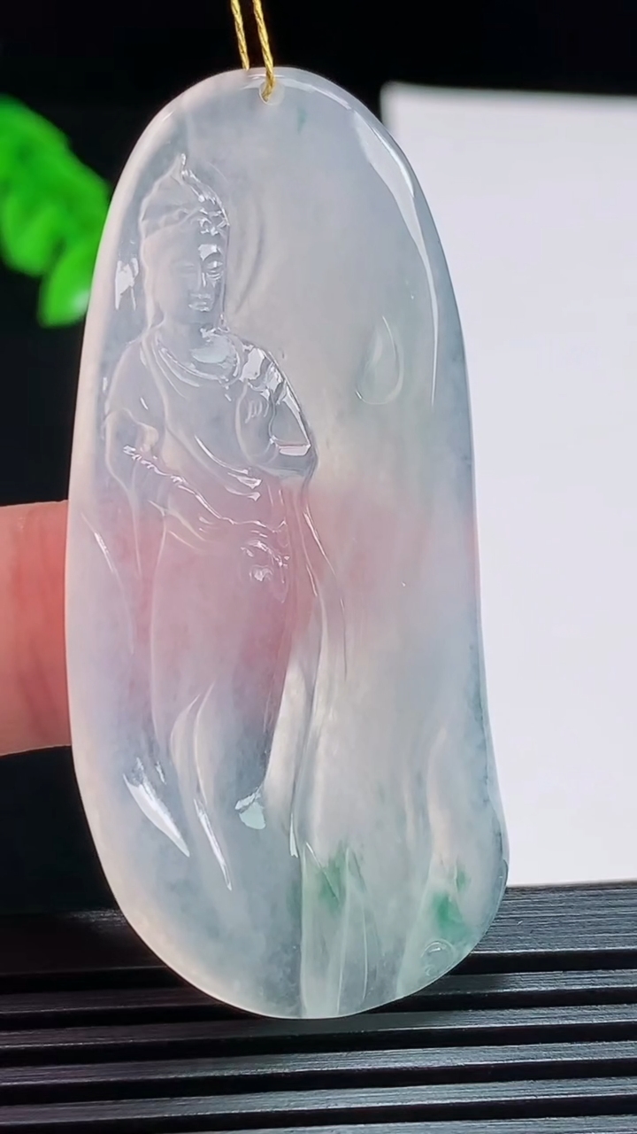 天然A货翡翠冰种飘花观音菩萨吊坠，尺寸56-25.2-4 重量:12.74g
8月7日