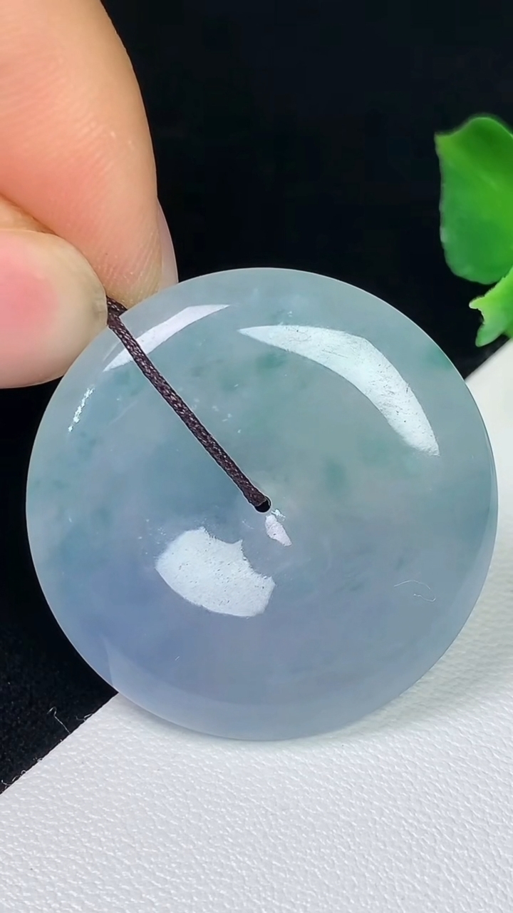 天然A货翡翠紫罗兰 飘花平安扣吊坠，尺寸30.5-5.4，重量:10.51g
8月7日