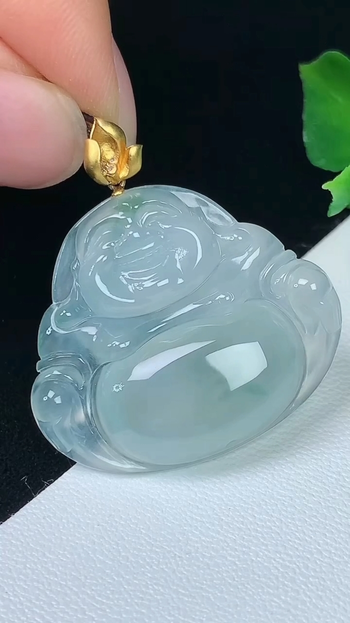 天然A货翡翠佛公吊坠，尺寸25.7-30.5-5.5，重量:6.89g
8月7日