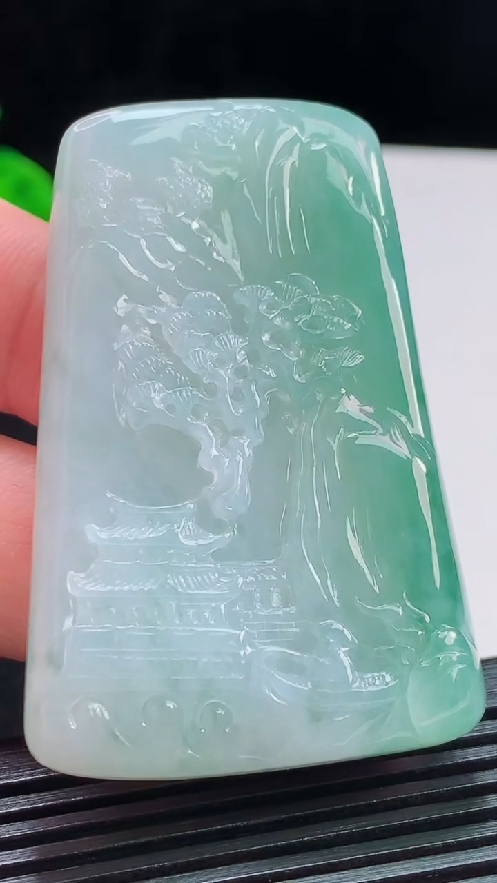 天然A货翡翠山水牌吊坠，尺寸57-37-8.5 重量:45.76g
8月7日