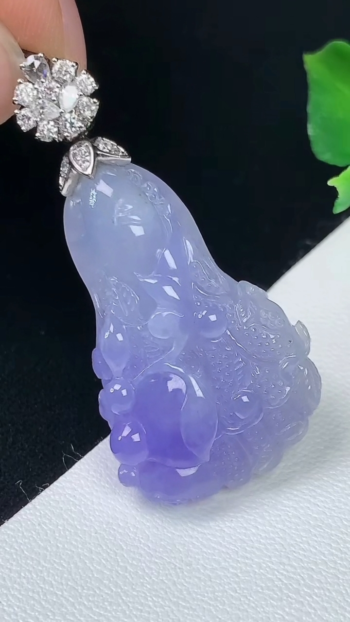 天然A货翡翠k金紫罗兰白菜吊坠，尺寸30.5-19.6-7.8，重量:8.12g
8月7日
