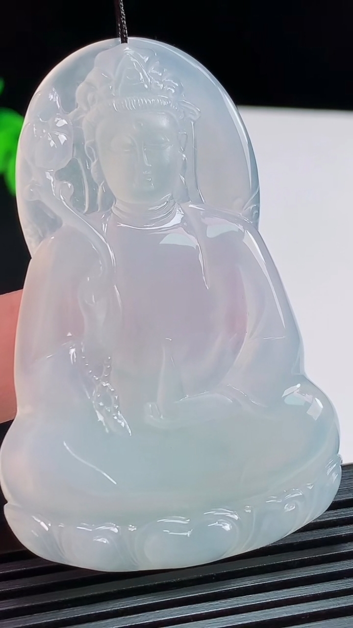 天然A货翡翠大势至菩萨吊坠，尺寸62.5-40.6-5.2 重量:26.58g
8月7日