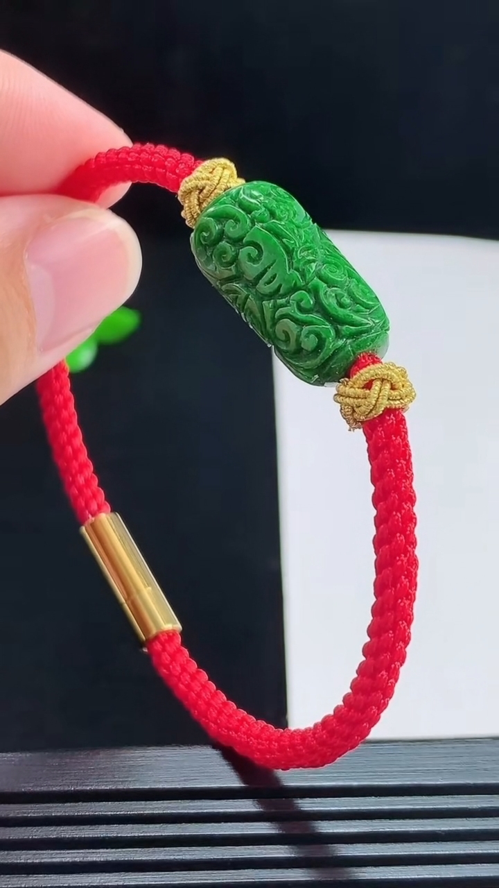 天然A货翡翠仿古路路通手绳，尺寸20.5-10-8 重量:6.31g
8月7日