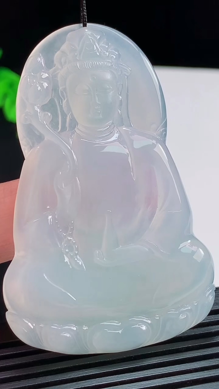 天然A货翡翠大势至菩萨吊坠，尺寸62.5-40.6-5.2 重量:26.58g
8月7日
