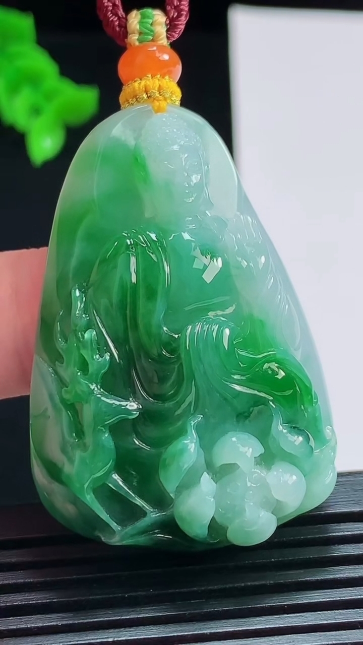 天然A货翡翠阿弥陀佛吊坠，尺寸44-31.5-13 重量:34.48g
8月7日