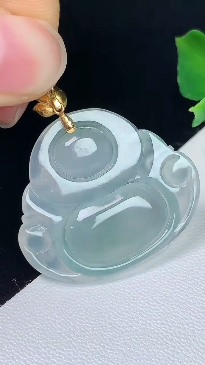 天然A货翡翠佛公吊坠，尺寸25.7-30.5-5.5，重量:6.89g
8月7日