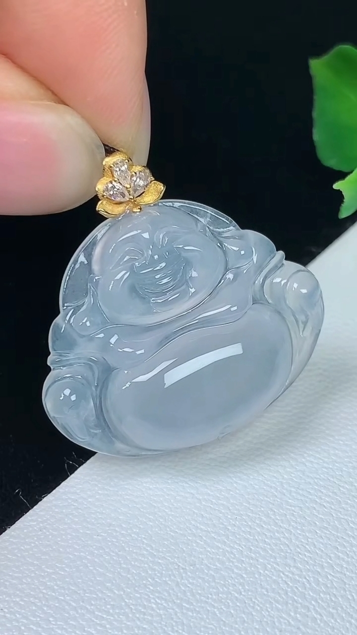 天然A货翡翠白冰佛公吊坠，尺寸21-27-4.9，重量:4.49g
8月7日