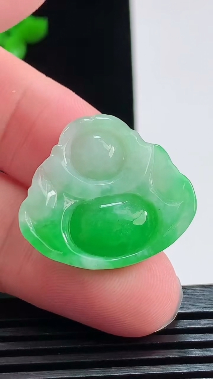 天然A货翡翠佛公吊坠，尺寸24-27-5 重量:4.60g
8月7日